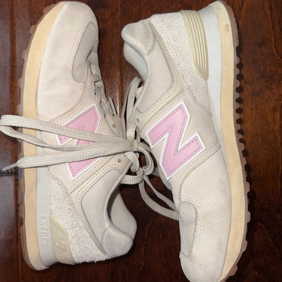 New Balance Off-White and Light Pink Sneakers - Picture 2 of 7